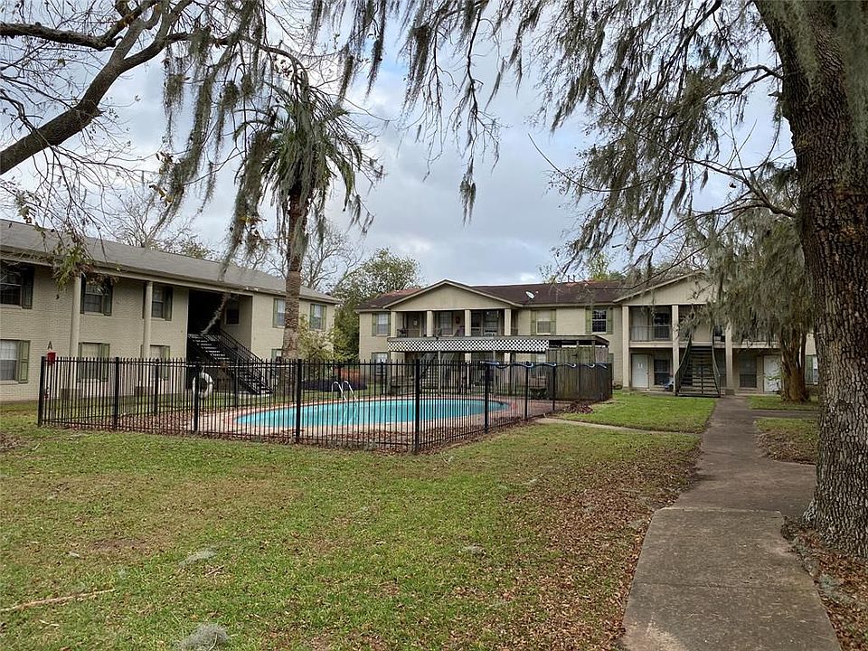 1st image of 500 Willow Dr APT B2