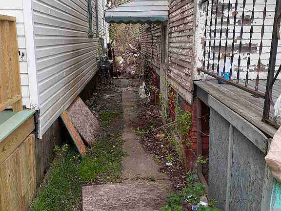 5371 St Clair