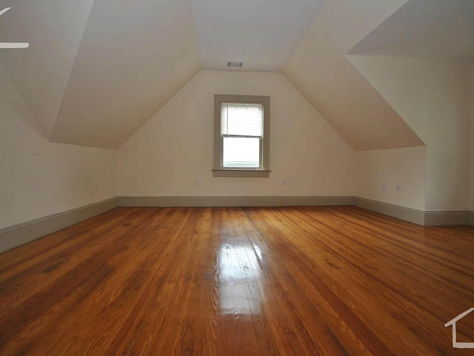 6 bed, 1800 sqft, $6,900 — Photo 3