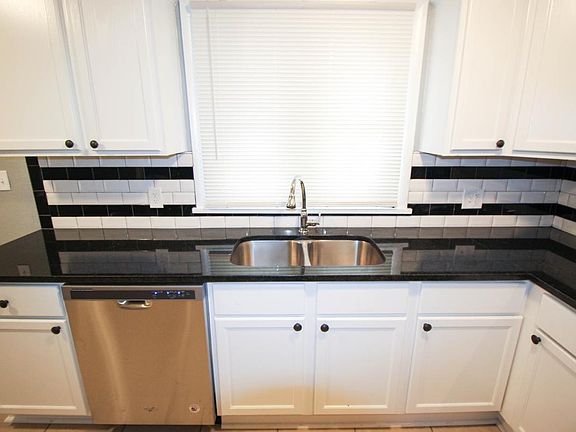 3rd image of 8412 E 92nd Pl