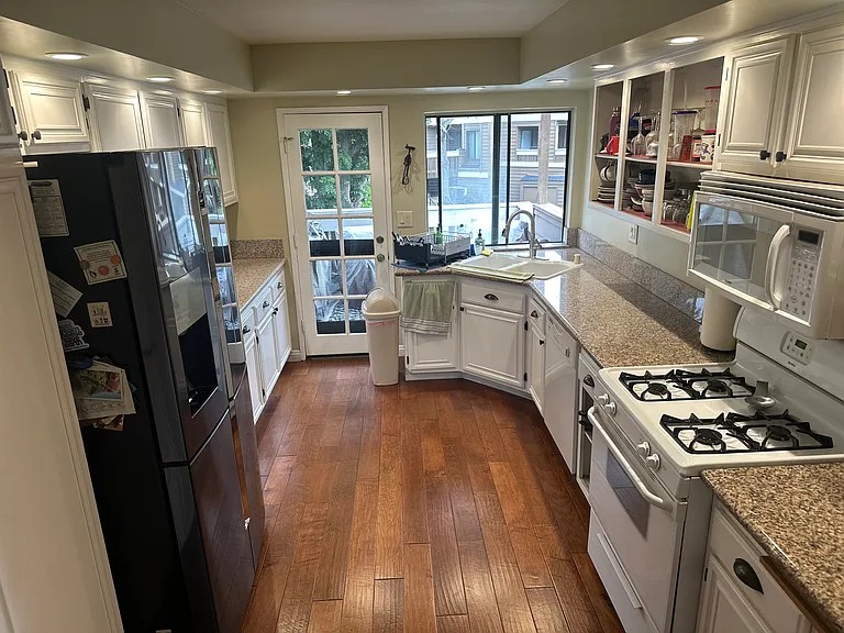 8610 Meadow Brook Ave #E — Photo 21