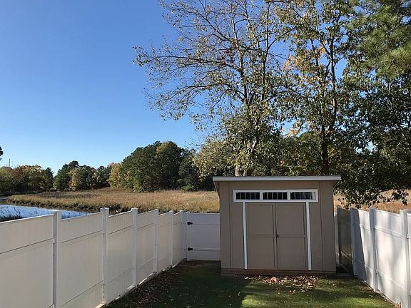 Backyard and shed 7'X10'
