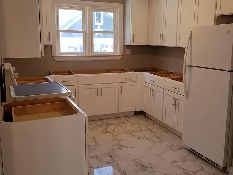 704 W Summer Rd — Photo 2