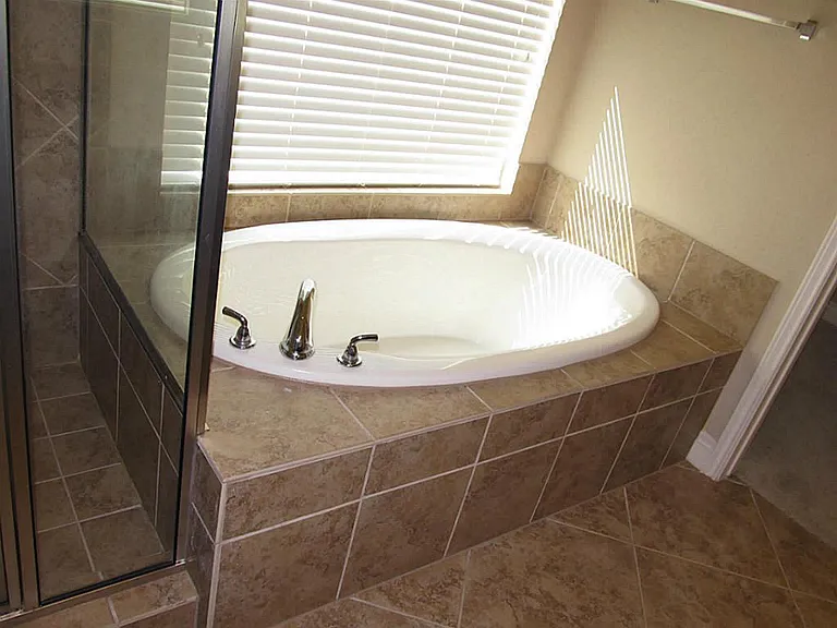 14104 Green Thicket Dr — Photo 29