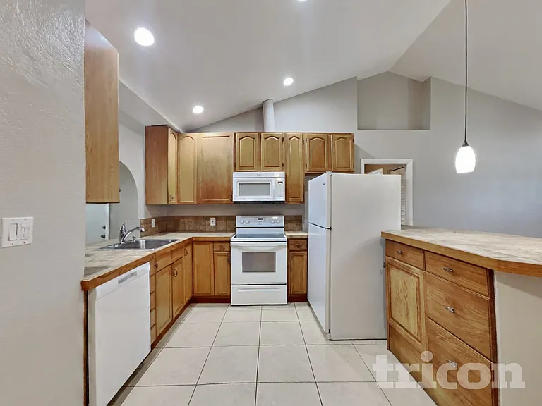23120 Donalda Ave — Photo 5