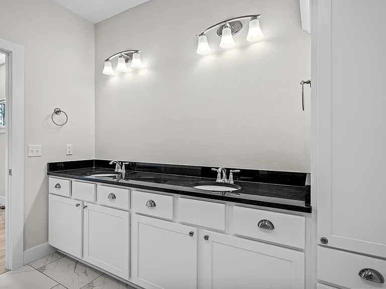 2205 W Mason Pl — Photo 17