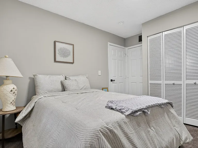 Oakwood Townhomes — Photo 8