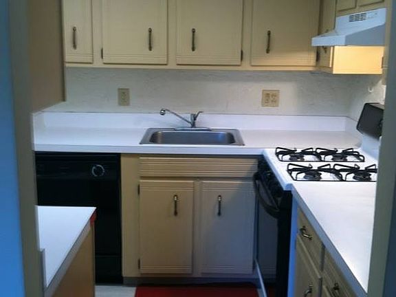 3rd image of 1651 Mentor Ave APT 1612