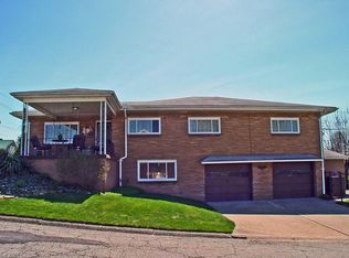 155 McKinley Rd, Weirton, WV 26062