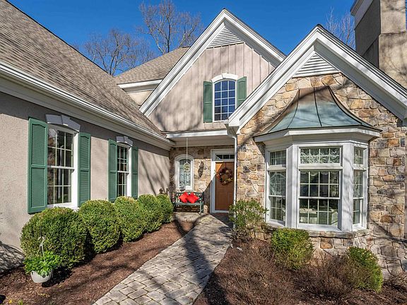3rd image of 1021 Deerwood Dr