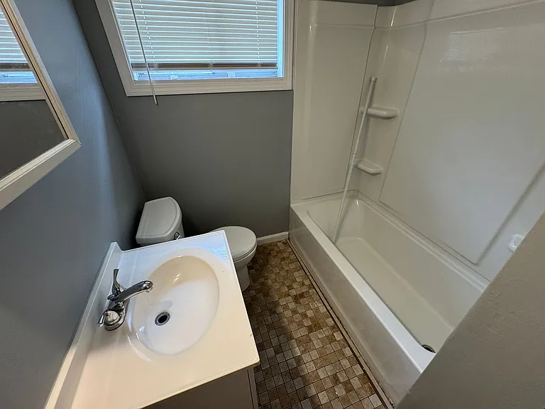 1019 S Randolph St — Photo 22