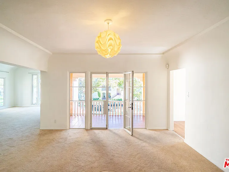 441 S Bedford Dr — Photo 5