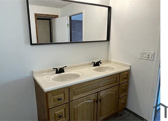 3rd image of 13615 NE 66th St