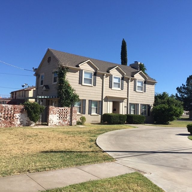 1st image of 704 W 15th St