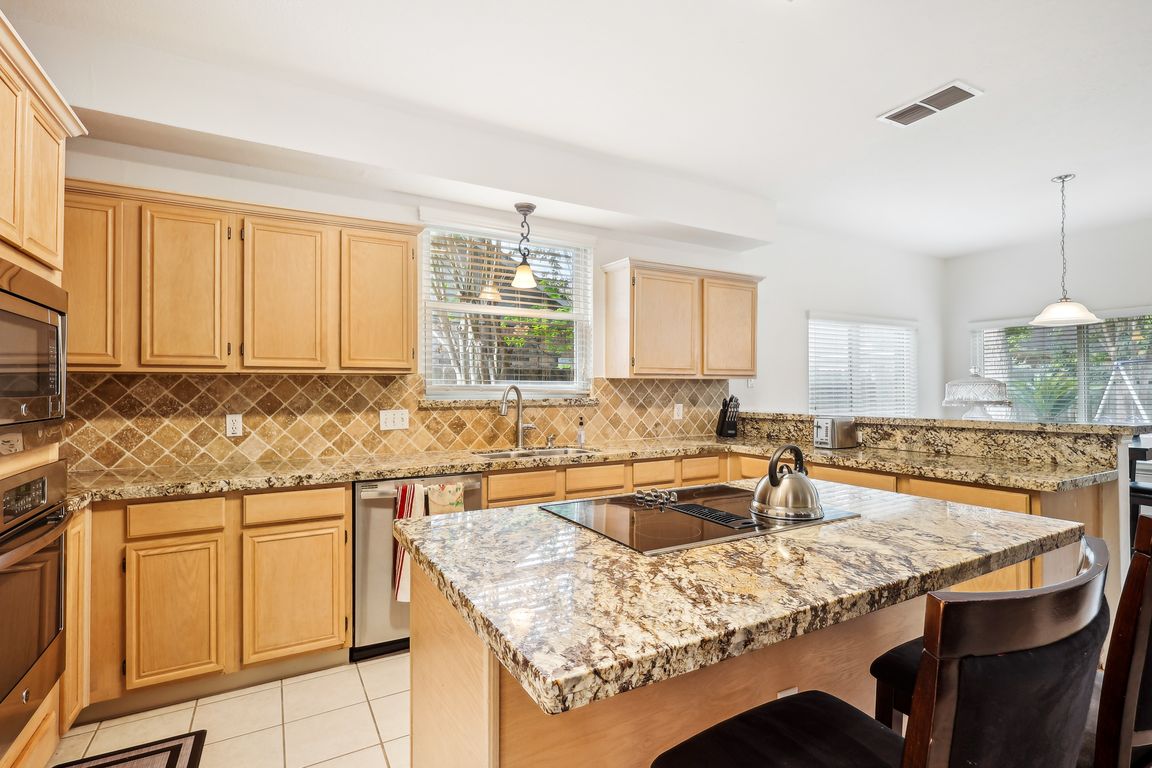 Crestridge Dr-1704-016.jpg