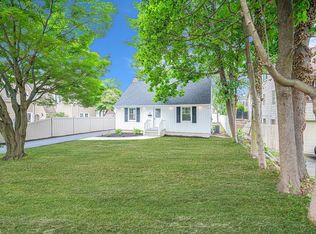 42 Smith St, Glen Head, NY 11545