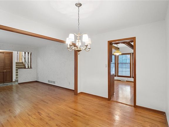 4th image of 9308 Lowell Ave