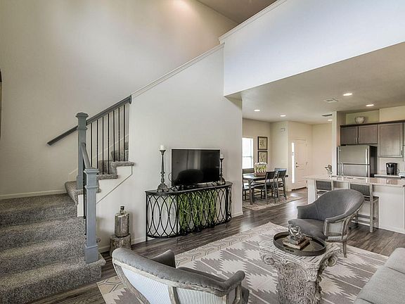 Hollyberry - Living Area with Loft