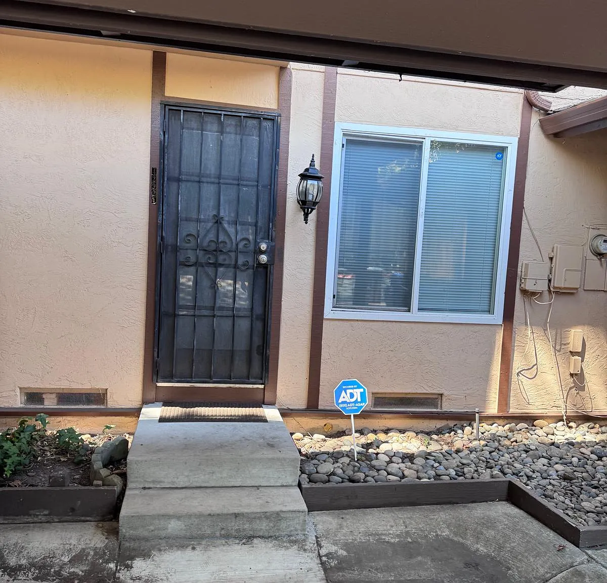 3 bed, 1242 sqft, $3,655 — Photo 2