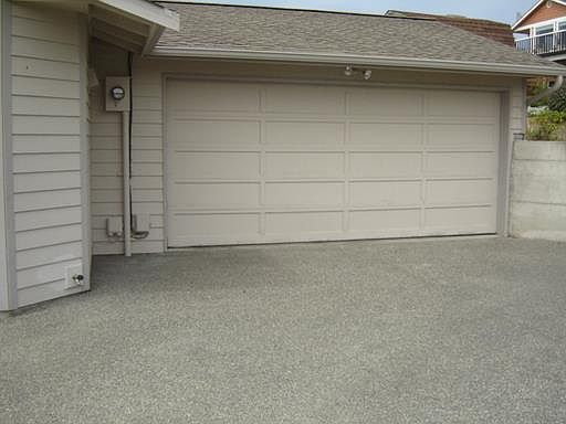 3rd image of 718 Hacienda Dr