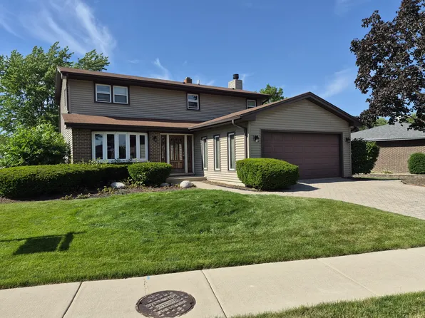 984 Dearborn Cir, Carol Stream, IL 60188