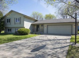 2242 Kessler Ct, Chaska, MN 55318