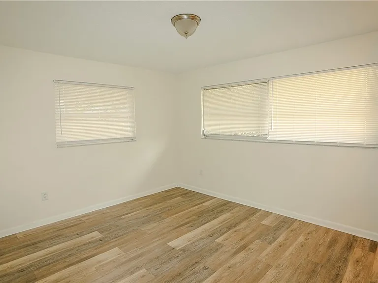5654 Eichen Cir W — Photo 18