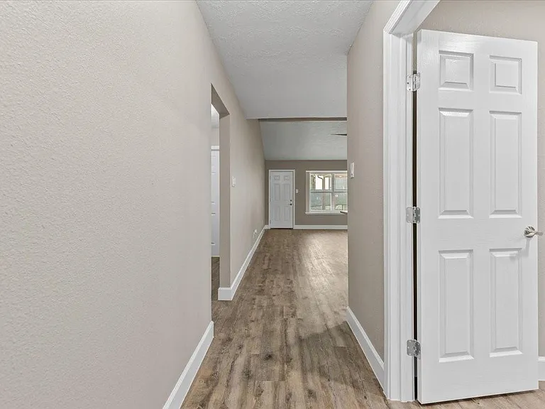 9426 Willow Wood Ln — Photo 5