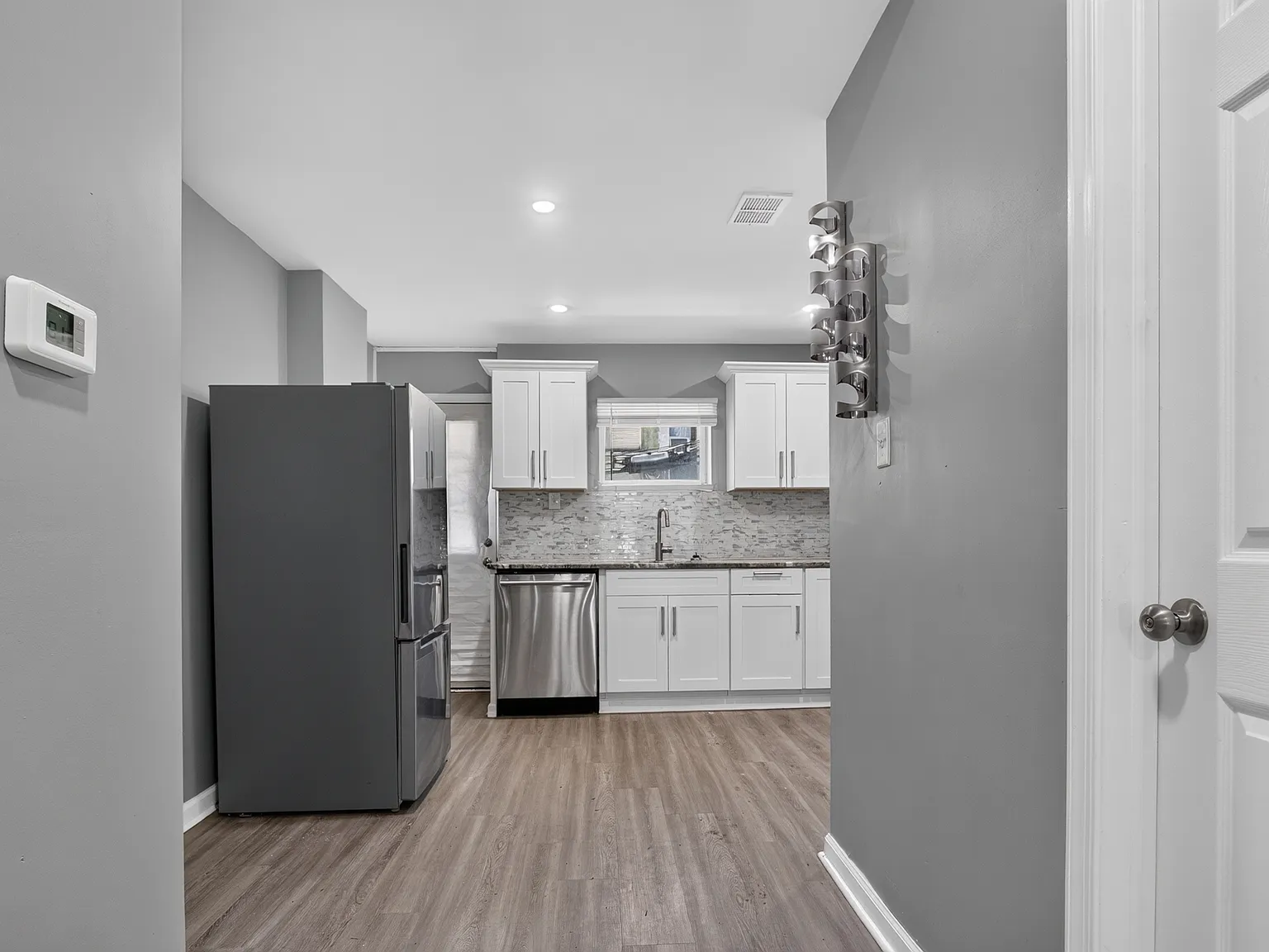 3 bed, 1120 sqft, $1,700 — Photo 3
