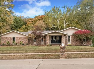 14492 Ladue Rd, Chesterfield, MO 63017