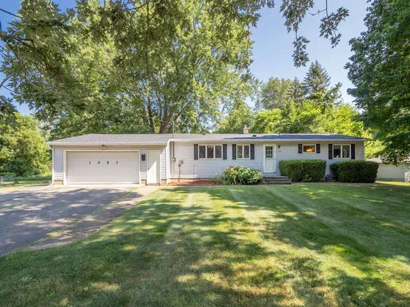 1053 2nd Division St, Plainwell, MI 49080