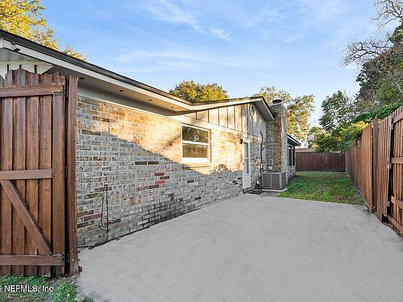 4th image of 1068 GROVE PARK Lane