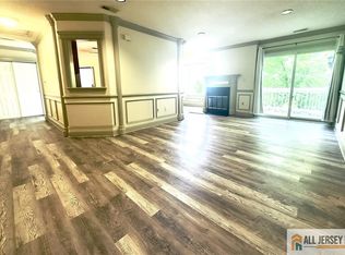 76 Farnham Sq #276, Parlin, NJ 08859