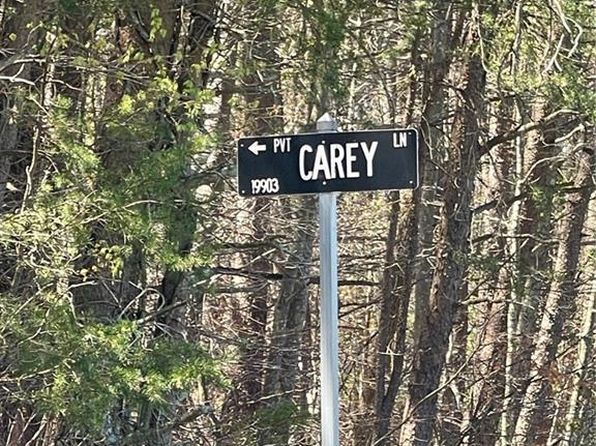 1070 Carey Ln, Walnut Cove, NC 27052
