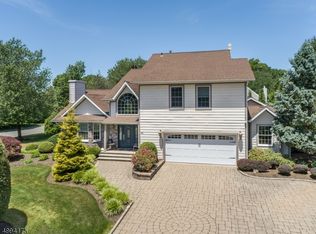 28 Lowell Dr, Wayne, NJ 07470