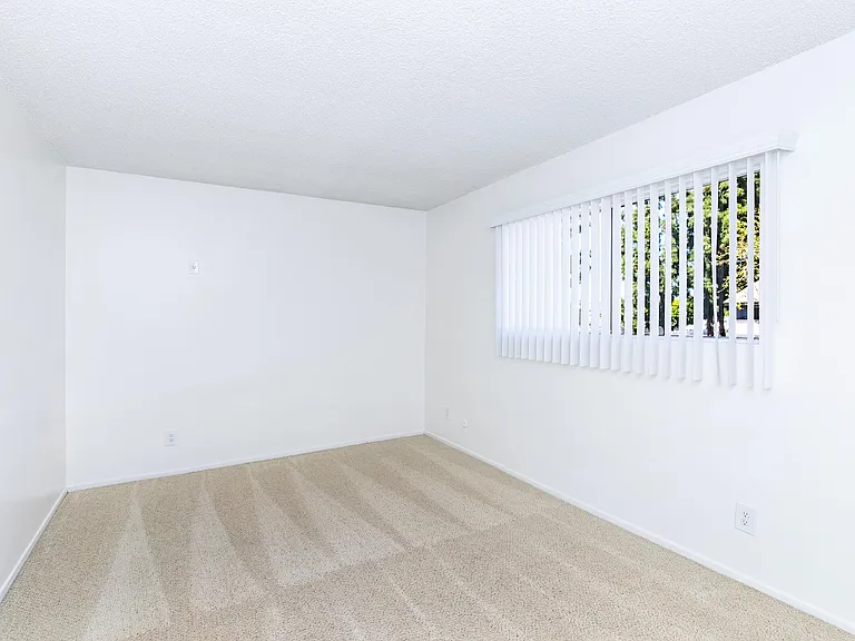 Buena La Vista Apartment Homes — Photo 39