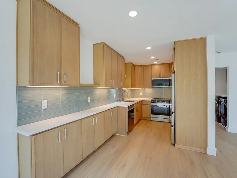 1102 Pacific Beach Dr — Photo 9