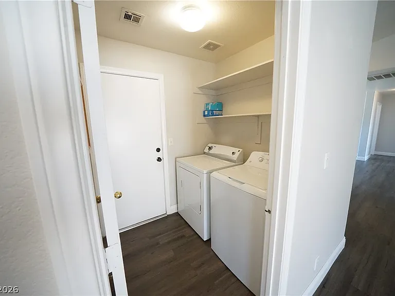 916 Clubview Dr — Photo 11