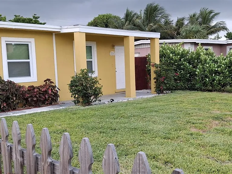 234 SW 14th Ave — Photo 1