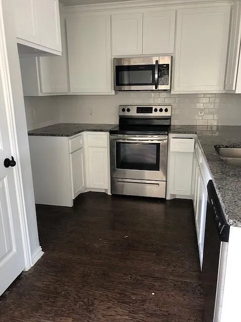 3 bed, 2.5 bath, $1,200 — Photo 4
