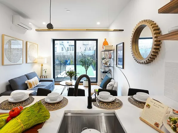 99 Conselyea St APT 1R, Brooklyn, NY 11211