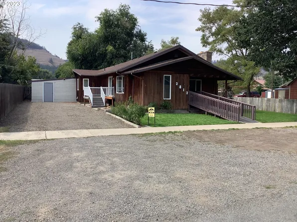 2812 N 3rd St, La Grande, OR 97850