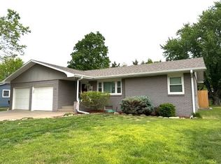 112 Willow Ln, Hesston, KS 67062