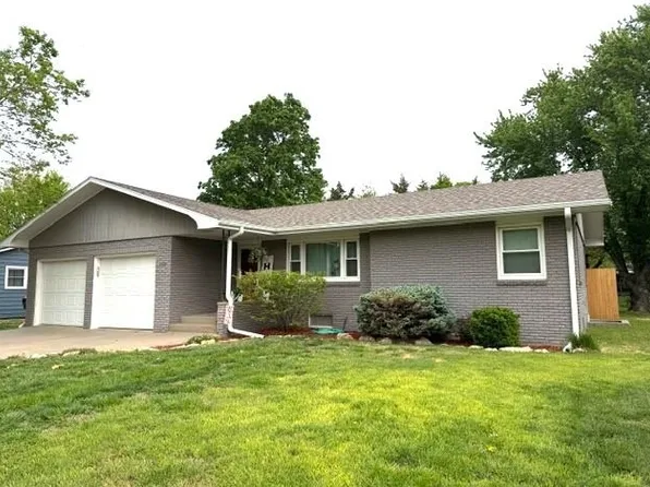 112 Willow Ln, Hesston, KS 67062