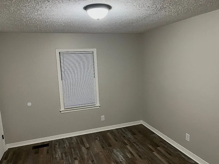 407 Pecan Ave — Photo 3