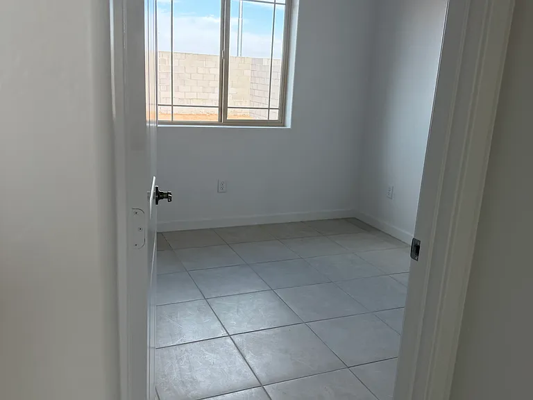 5134 E Udall Ln — Photo 8