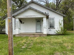 304 High St, Windsor, MO 65360
