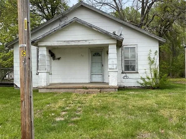 304 High St, Windsor, MO 65360