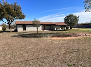 1301 Country Club Rd, Olney, TX 76374