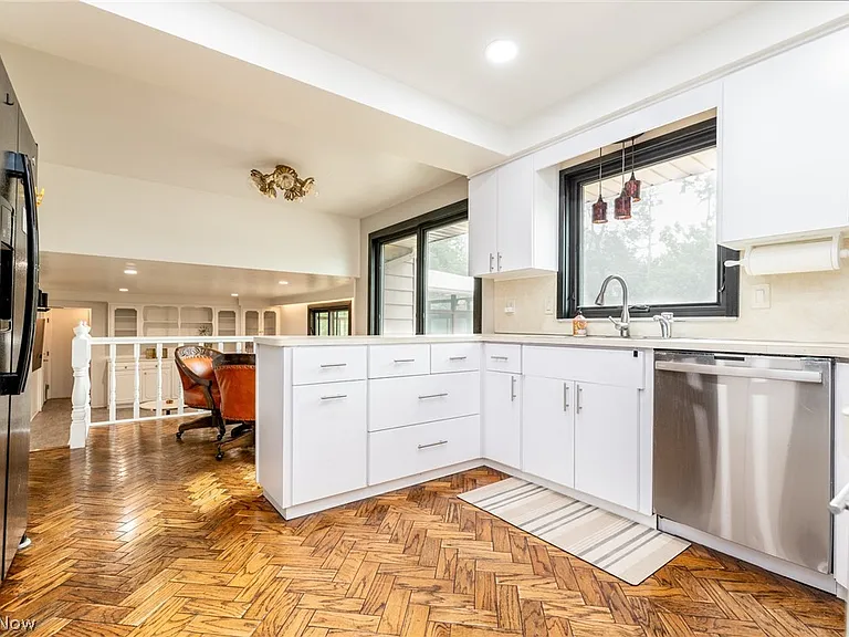 25150 Cardington Dr — Photo 10